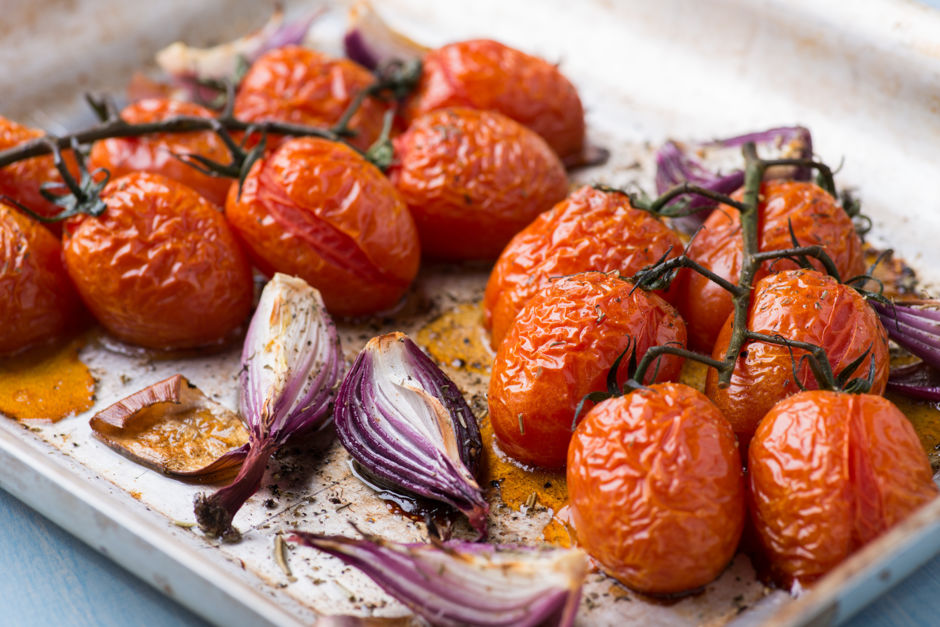 Gegrillte tomaten grillen